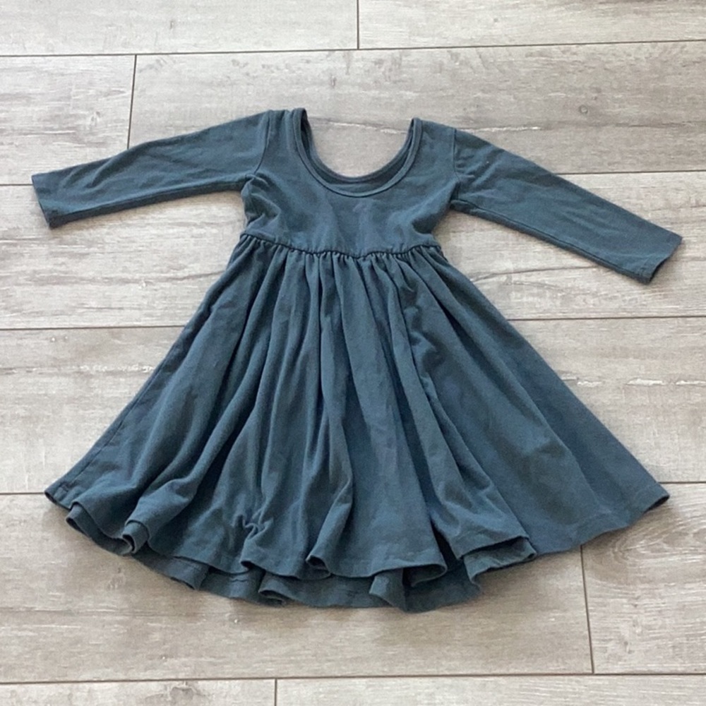Alice and Ames dress with long sleeves.